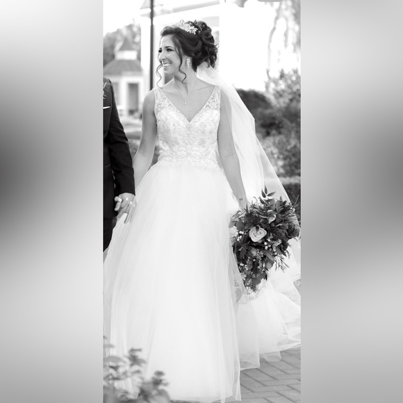 Casablanca wedding Dress, Style #2315 - Picture 2 of 8